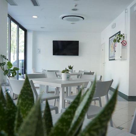 Lively Hotel Bellaria-Igea Marina Exteriör bild