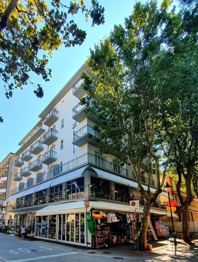 Lively Hotel Bellaria-Igea Marina Exteriör bild