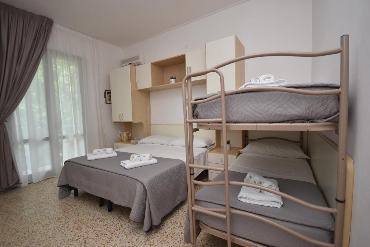 Lively Hotel Bellaria-Igea Marina Exteriör bild