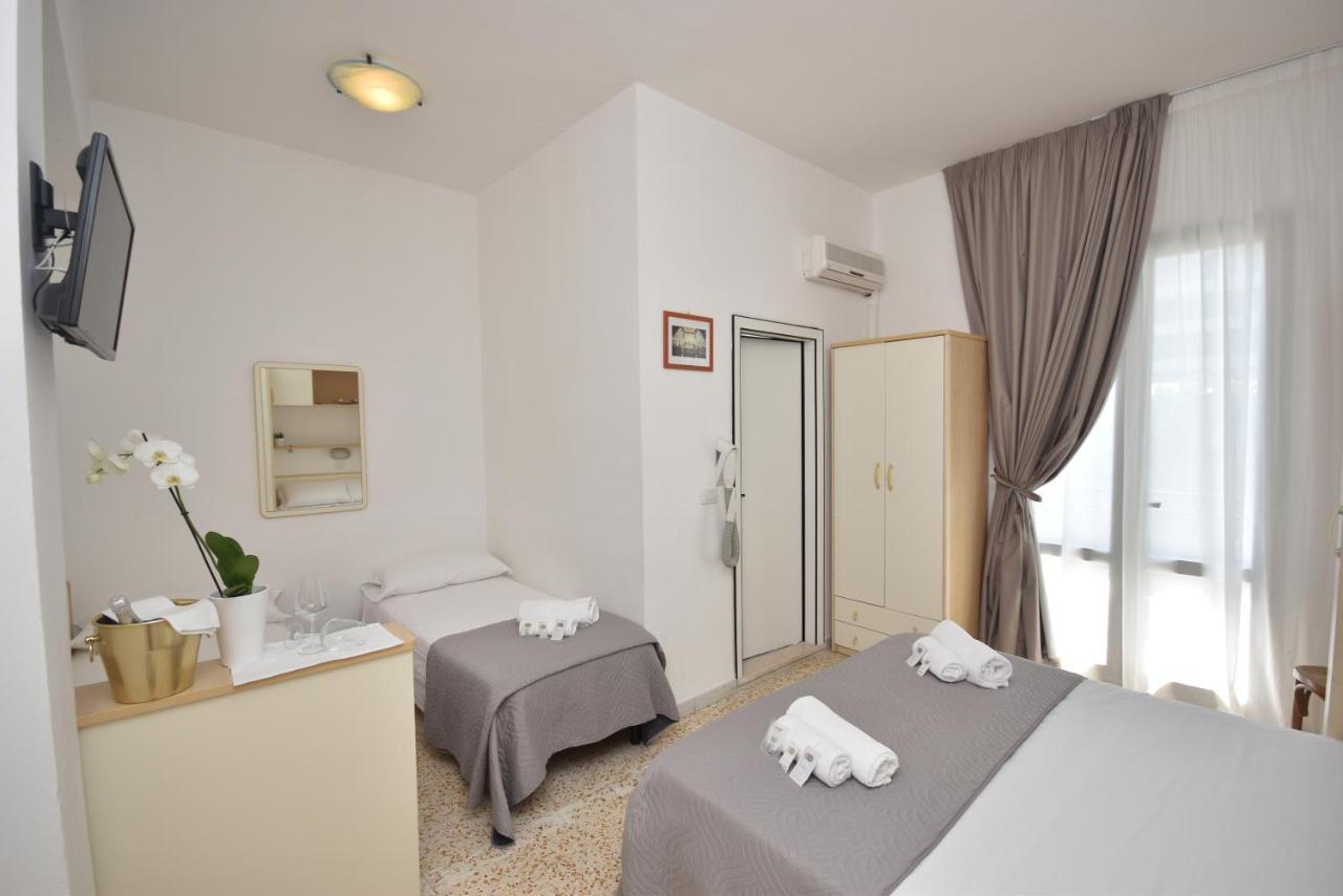 Lively Hotel Bellaria-Igea Marina Exteriör bild