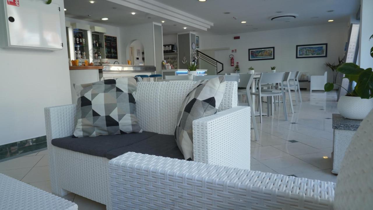 Lively Hotel Bellaria-Igea Marina Exteriör bild