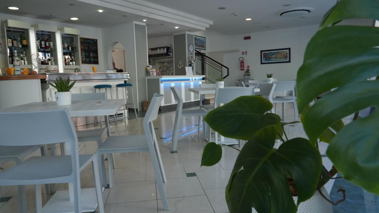Lively Hotel Bellaria-Igea Marina Exteriör bild