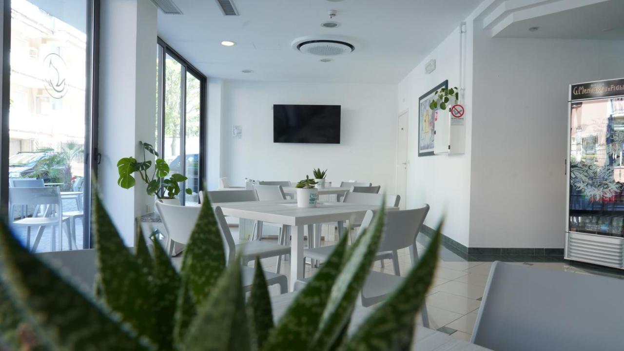 Lively Hotel Bellaria-Igea Marina Exteriör bild