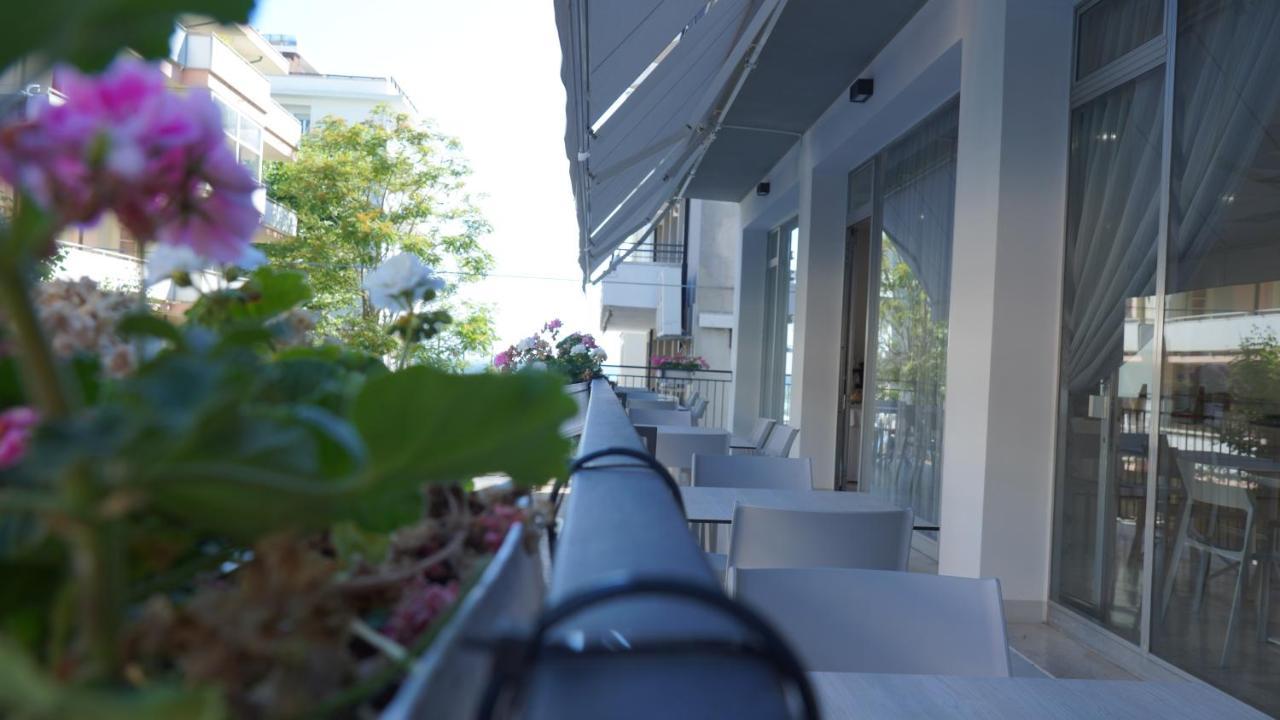Lively Hotel Bellaria-Igea Marina Exteriör bild