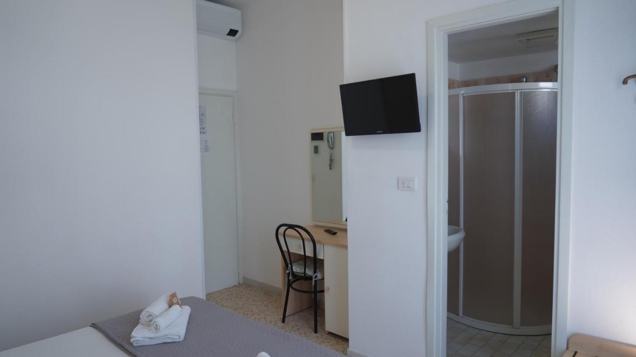 Lively Hotel Bellaria-Igea Marina Exteriör bild