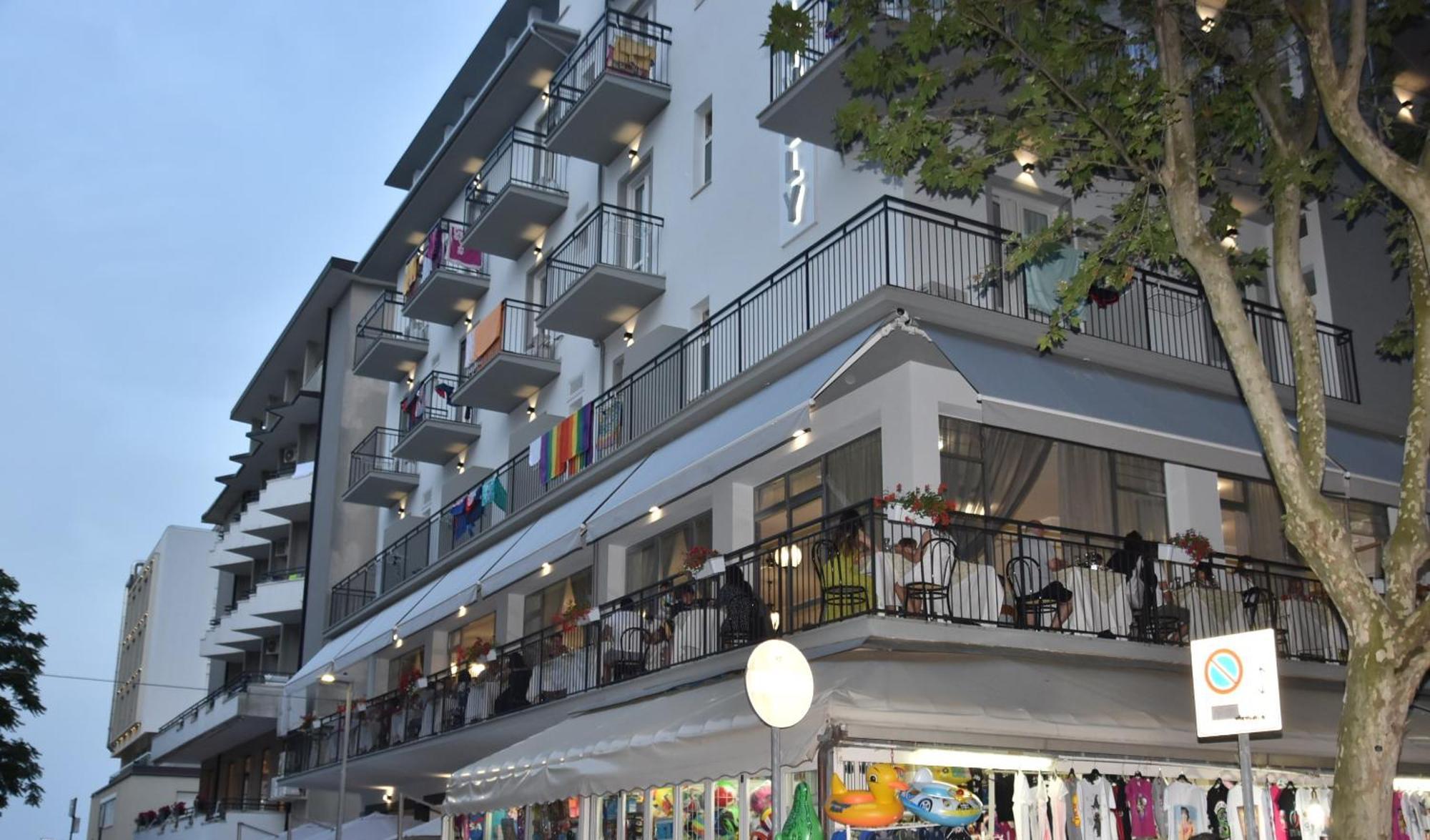 Lively Hotel Bellaria-Igea Marina Exteriör bild